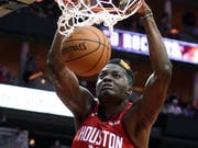 Clint Capela bei einem Dunk (Bild: KEYSTONE/FR171023 AP/ERIC CHRISTIAN SMITH)