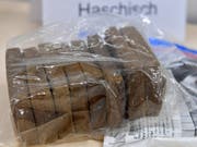 Das Haschisch war in 152 Säcken in einem Lastwagen versteckt. (Bild: Keystone/MARTIN SCHUTT)