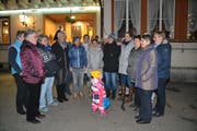 Die Sängerinnen des Singchörli Laad, für einmal, wegen des kalten Wetters, nicht in der traditionellen Tracht. (Bild: Adi Lippuner)