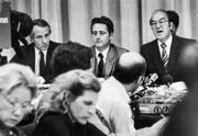 Pressekonferenz nach der Befreiung mit Bundesrat Kurt Furgler (rechts). (Bild: Keystone (Bern, 9. September 1982))