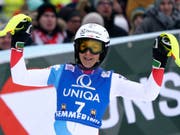 Wendy Holdener bejubelt ihren 3. Platz (Bild: KEYSTONE/AP/GIOVANNI AULETTA)