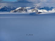 Ein Brite hat am Freitag ebenfalls eine Reise allein durch die Antarktis geschafft. (Bild: KEYSTONE/EPA/FELIPE TRUEBA)
