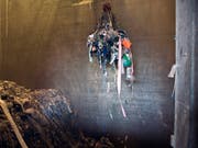 Kehrrichtverbrennungsanlage im Aargau: Die Schweizer Bevölkerung konsumiert zu viele Güter. Dies belastet die Umwelt im In- und Ausland. (Bild: KEYSTONE/ALESSANDRO DELLA BELLA)
