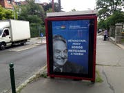 Stimmungsmache der ungarischen Rechtsnationalisten gegen den in Budapest geborenen US-Amerikaner George Soros - ausserdem mit jüdischen Wurzeln und ursprünglichem Namen György Schwartz. Das Plakat stammt aus einer Kampagne vom Juli 2017. (Bild: KEYSTONE/AP/PABLO GORONDI)