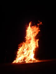 Das Stammheimer Funkenfeuer aus dem Buch «Korngeist und Feuerkult». (Bild: PD/Kurt Derungs)