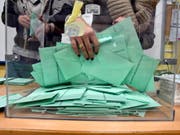 Wahlresultat vom Sonntag: Spaniens ultrarechte Partei Vox zieht ins Regionalparlament von Andalusien ein. (Bild: KEYSTONE/EPA EFE/SALAS)