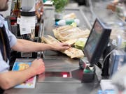 Höhere Umsätze: Der Schweizer Detailhandel hat im Oktober die Verkäufe gesteigert. (Bild: KEYSTONE/GAETAN BALLY)