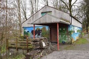 So soll es nicht mehr aussehen: Das Haus Roter Ziegel, das unter anderem von der Pfadi Wil genutzt wird. (Bild: Nicola Ryser)