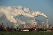 Das Kraftwerk Belchatow in Polen ist das weltgrösste Braunkohlekraftwerk. (Bild: Sean Gallup/Getty (Rogowiec/Polen, 29. November 2018))