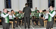 Am Adventskonzert in Azmoos führten die Trompeten ein musikalisches Zwiegespräch. (Bild: Heidy Beyeler)