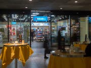 Umstrukturierung: Der Kiosk-Konzern Valora passt seine Unternehmensstruktur an und baut mindestens 30 Stellen ab. (Bild: KEYSTONE/MARCEL BIERI)
