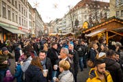 Die Sonntagsverkäufe vor Weihnachten locken jedes Jahr viele Konsumentinnen und Konsumenten in die St.Galler Innenstadt. (Bild: Urs Bucher/20. Dezember 2015)
