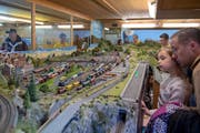 Der Bahnhof St.Fiden. Originalgetreu nachgebaut. (Bild: Urs Bucher)