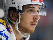 Jeffrey Füglister war Doppeltorschütze für Kloten gegen die Biasca Ticino Rockets (Bild: KEYSTONE/GIAN EHRENZELLER)