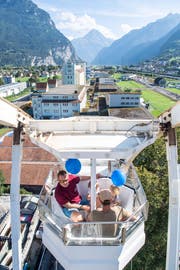 Das Riesenrad eröffnet ungeahnte Aussichten. (Bild: Valentin Luthiger)