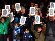 Fans von Napoli solidarisieren sich mit ihrem Spieler Kalid Koulibaly - der italienische Fussball bekommt das Rassismus-Problem aber nicht in den Griff (Bild: KEYSTONE/AP ANSA/CESARE ABBATE)