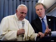 Abgang: Der ehemalige US-Journalist Greg Burke tritt überraschend als Sprecher von Papst Franziskus zurück. (Bild: KEYSTONE/AP POOL/GREGORIO BORGIAS)