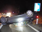 Ein alkoholisierter Autolenker ist am Sonntagabend bei einem Selbstunfall mit seinem Personenwagen verletzt worden. (Bild: Kantonsspital Thurgau)