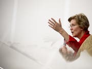 Die US-Demokratin Elizabeth Warren hat einen entscheidenden Schritt auf dem Weg zu einer möglichen Präsidentschaftsbewerbung in ihrer Partei unternommen. Die Senatorin aus dem Bundesstaat Massachusetts gründete am Montag ein Komitee, das ihre Chancen im Fall einer Kandidatur ermitteln soll. (Bild: Keystone/AP/ANDREW HARNIK)