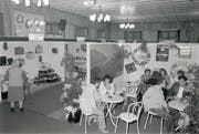 Weihnachtsausstellung am 16. November 1990 noch im grossen Mühle-Saal.Bild: Bilder: (Bilder: Archiv Hansruedi Rohrer)