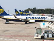 Beim Billigflieger Ryanair ist ein Pilotenstreik in Deutschland abgewendet. Die deutschen Piloten haben sich mit der Airline auf Eckwerte für einen Tarifvertrag geeinigt. (Bild: KEYSTONE/EPA/STEPHANIE LECOCQ)