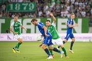 Im Sommer bestritt der FC St. Gallen - im Bild mit Vincent Sierro (links) und Andreas Wittwer - die zweite Qualifikationsrunde zur Europa League gegen Sarpsborg. (Bild: Benjamin Manser)