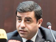 Der türkische Präsident Erdogan kann aufatmen - er ist seinen charismatischen Rivalen los: Selahattin Demirtas, Chef der Kurdenpartei HDP, ist von einem Gericht endgültig verurteilt worden - in Missachtung des Europäischen Menschenrechtsgerichtshofes (Aufnahme vom Juni 2016 in Bern). (Bild: KEYSTONE/LUKAS LEHMANN)