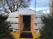Die Adventsjurte hat einen Durchmesser von neun Meter und bietet Sitzplätze für 50 Besucherinnen und Besucher.