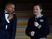 Der französische DJ und Moderator Martin Solveig (rechts) sorgte am Ballon d'Or' für einen Eklat (Bild: KEYSTONE/EPA/YOAN VALAT)