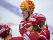 Langnaus Harri Pesonen traf im Schlussdrittel innert 50 Sekunden zweimal (Bild: KEYSTONE/MARCEL BIERI)