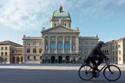 Was Mittwoch im Bundeshaus in Bern geschieht, könnte unter anderem auch Auswirkungen auf die Zusammensetzung der Urner Regierung im Rathaus in Altdorf haben. (Bild: PD)