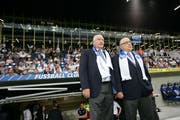 Der damalige FCL-Präsident Walter Stierli (links) und Grossaktionär Bernhard Alpstaeg an der Eröffnungsfeier der Swisspor-Arena. (Bild: Philipp Schmidli (Luzern, 3. September 2011))