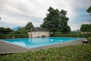 Das Nichtschwimmerbecken im Strandbad Hünenberg hat seine Lebensdauer erreicht. (Bild: Maria Schmid (Hünenberg, 13. Juli 2017))