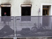 Die Solothurner Regierung weist Vorwürfe zurück, wonach sich die von Flüchtlingen bewohnten Wohnungen in der Stadt Solothurn in einem menschenunwürdigen Zustand befanden. In diesem vom Kanton gemieteten Haus starben bei einem Brand sieben Personen. (Bild: Keystone/ALEXANDRA WEY)