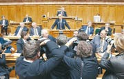 Merz erklärt die Annahme der Wahl. (Bild: ky/Lukas Lehmann)