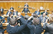 Merz erklärt die Annahme der Wahl. (Bild: ky/Lukas Lehmann)