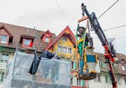 Die Kolin-Figur wurde abmontiert und in das Atelier des Restaurators gebracht, wo sie fachgerecht und umfassend restauriert wird. (Bild:PD)