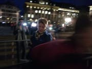 Karin Keller-Sutter beim Eingang zum Bundeshaus. (Bild: Barbara Inglin)