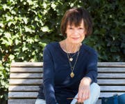 Zu Gast in der Bibliothek Baar: Starautorin Federica de Cesco. (Bild: Jakob Ineichen, 18. Juli 2018)