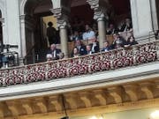 Familie Wicki verfolgt auf der Tribüne gespannt die Wahlen. (vorne rechts) (Bild: Barbara Inglin)