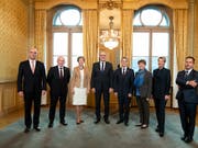 Mit Amherd und Keller-Sutter: Der Bundesrat in seiner neuen Zusammensetzung. (Bild: Keystone/PETER KLAUNZER)