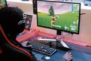 Ein Jugendlicher spielt «Fortnite» an der Paris-Games-Week-Messe. (Bild: Getty (Paris, 26. Oktober 2018)