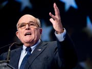 Der Anwalt von US-Präsident Donald Trump, Rudy Giuliani, sorgt auf Twitter für Erheiterung - allerdings unbeabsichtigt. (Bild: KEYSTONE/AP/ANDREW HARNIK)