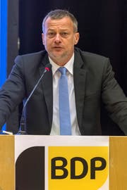 Parteipräsident Martin Landolt zeigt wenig Freude über den Parteiwechsel: «Es wäre anständig, wenn sie auf die Sitze verzichtet hätten und einfach zurückgetreten wären.». (KEYSTONE/Georgios Kefalas)