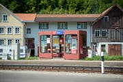 Wird nicht mehr bedient: Die Haltestelle Rank am Rande des Stadtgebietes. (Bild: Beat Belser)