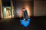 Ignaz Walker auf dem Weg ins Gefängnis Grosshof in Kriens. (Bild: Eveline Beerkircher, 6. Dezember 2018)