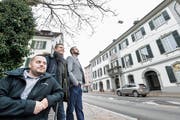 Philip Höpli, Felix Wiedersheim und Thomas Högger schielen auf einen Platz im Gemeinderat. (Bilder: Donato Caspari)