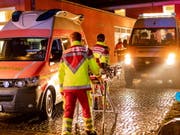 Grosseinsatz der Sicherheitskräfte in der deutschen Stadt Kiel: Eine Bombe aus dem zweiten Weltkrieg musste am Donnerstagabend gesprengt werden. (Bild: KEYSTONE/EPA/FRANK PETER)