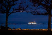 Die Fähre Euregia vor Romanshorn. Sie verkehrt stündlich zwischen der Schweizer Bodenseestadt und Friedrichshafen. (Bild: Reto Martin)