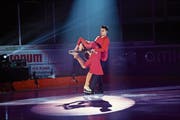 Mit viel Elan streben die jungen Eistänzer Alina und Maxim nach der YOG-Qualifikation. (Bild: pd)